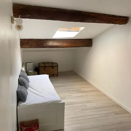 Charming Completely Renovated Nyaraló