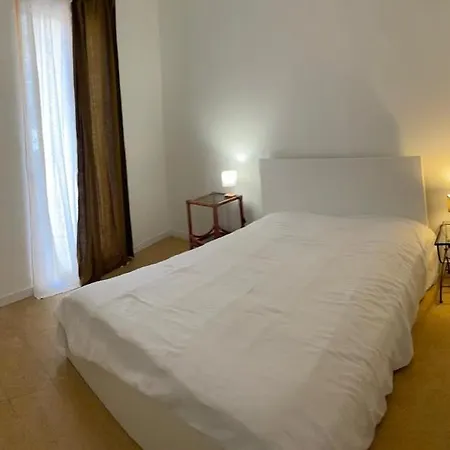 Charming Completely Renovated Nyaraló